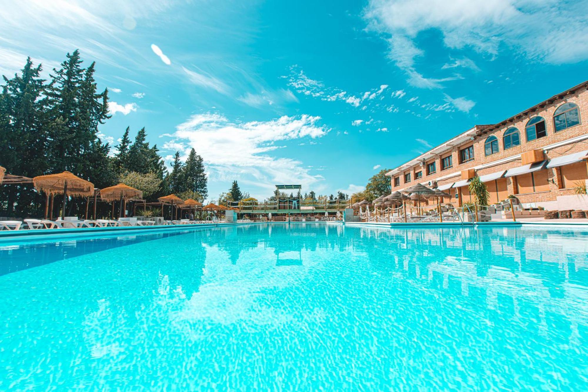 Camping & Bungalows Suspiro Del Moro Otura Bagian luar foto