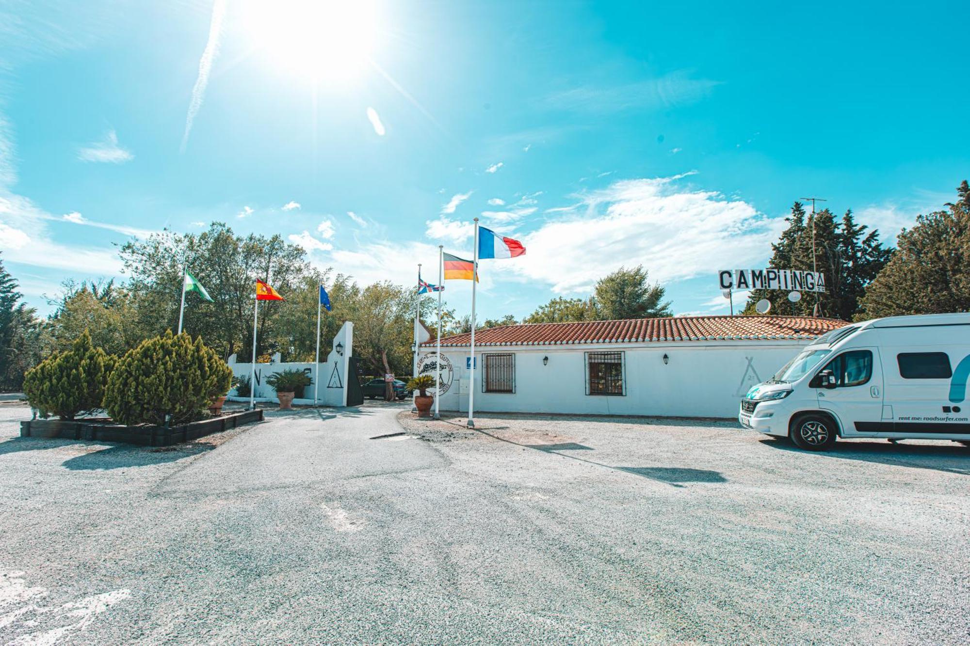 Camping & Bungalows Suspiro Del Moro Otura Bagian luar foto
